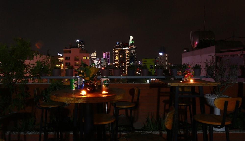 Valentine Hotel Saigon - Bui Vien Street Хошимін Екстер'єр фото