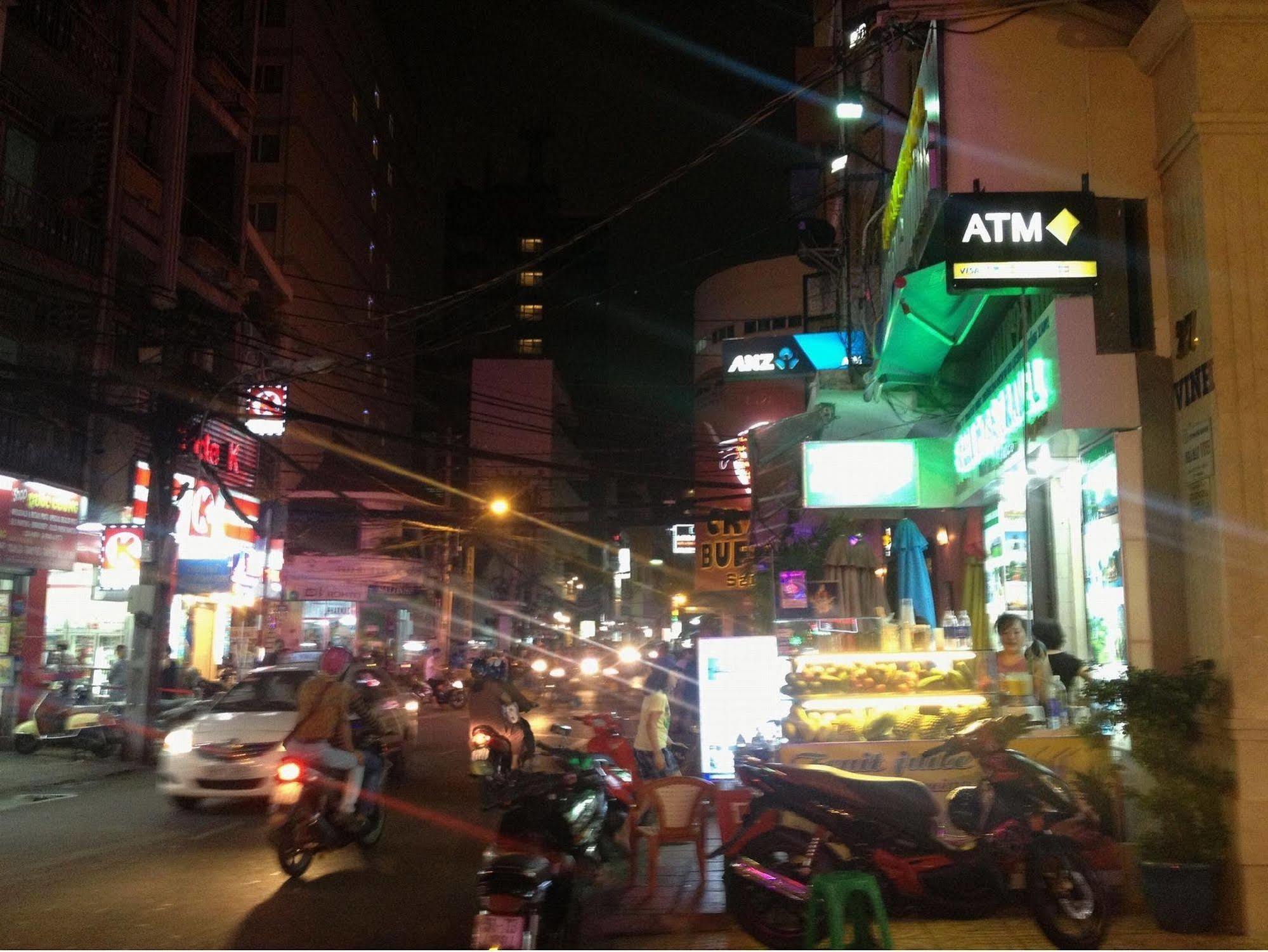 Valentine Hotel Saigon - Bui Vien Street Хошимін Екстер'єр фото