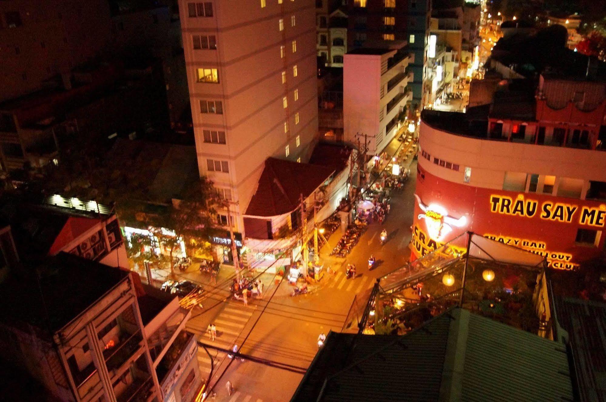 Valentine Hotel Saigon - Bui Vien Street Хошимін Екстер'єр фото