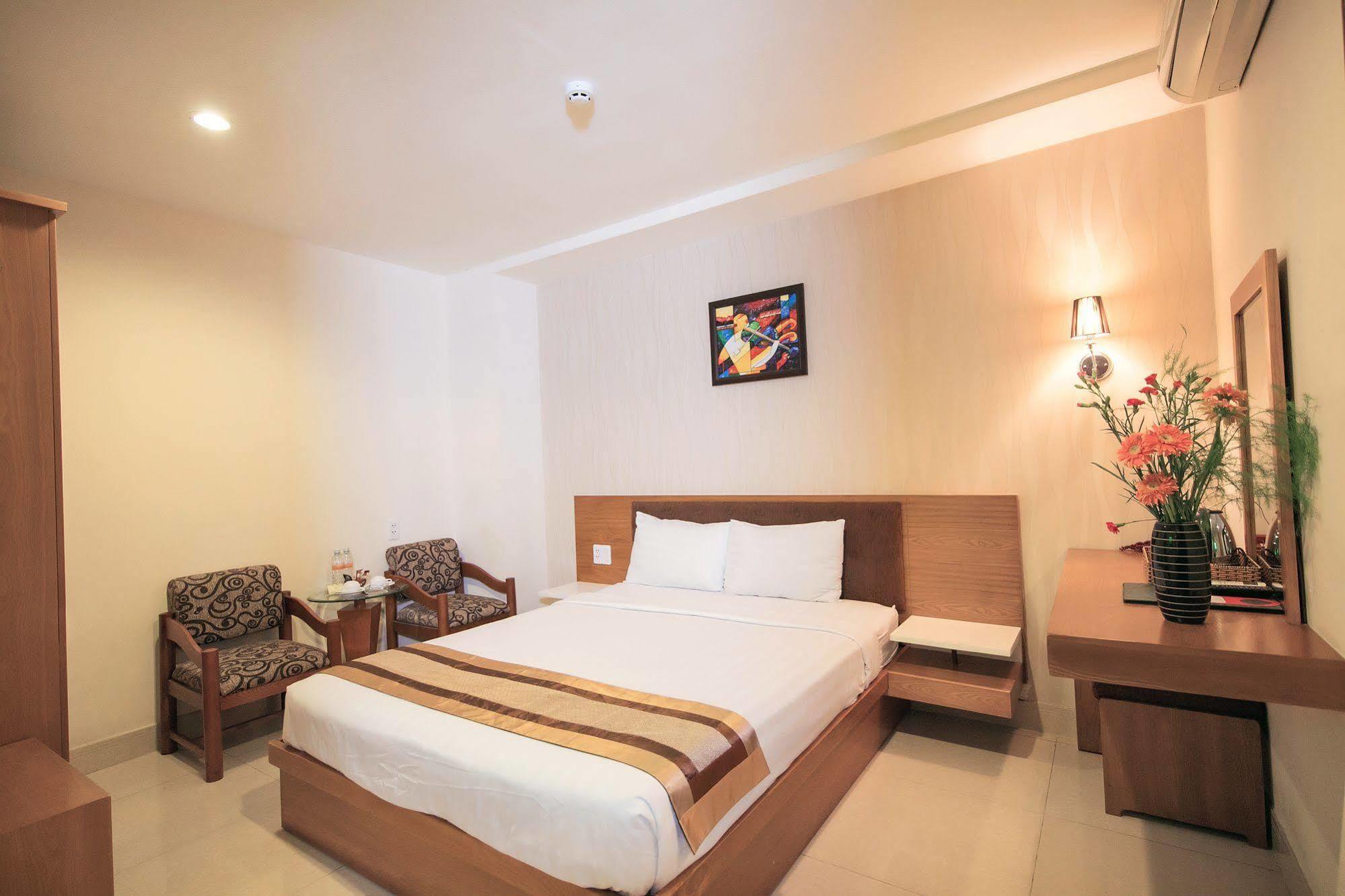Valentine Hotel Saigon - Bui Vien Street Хошимін Екстер'єр фото