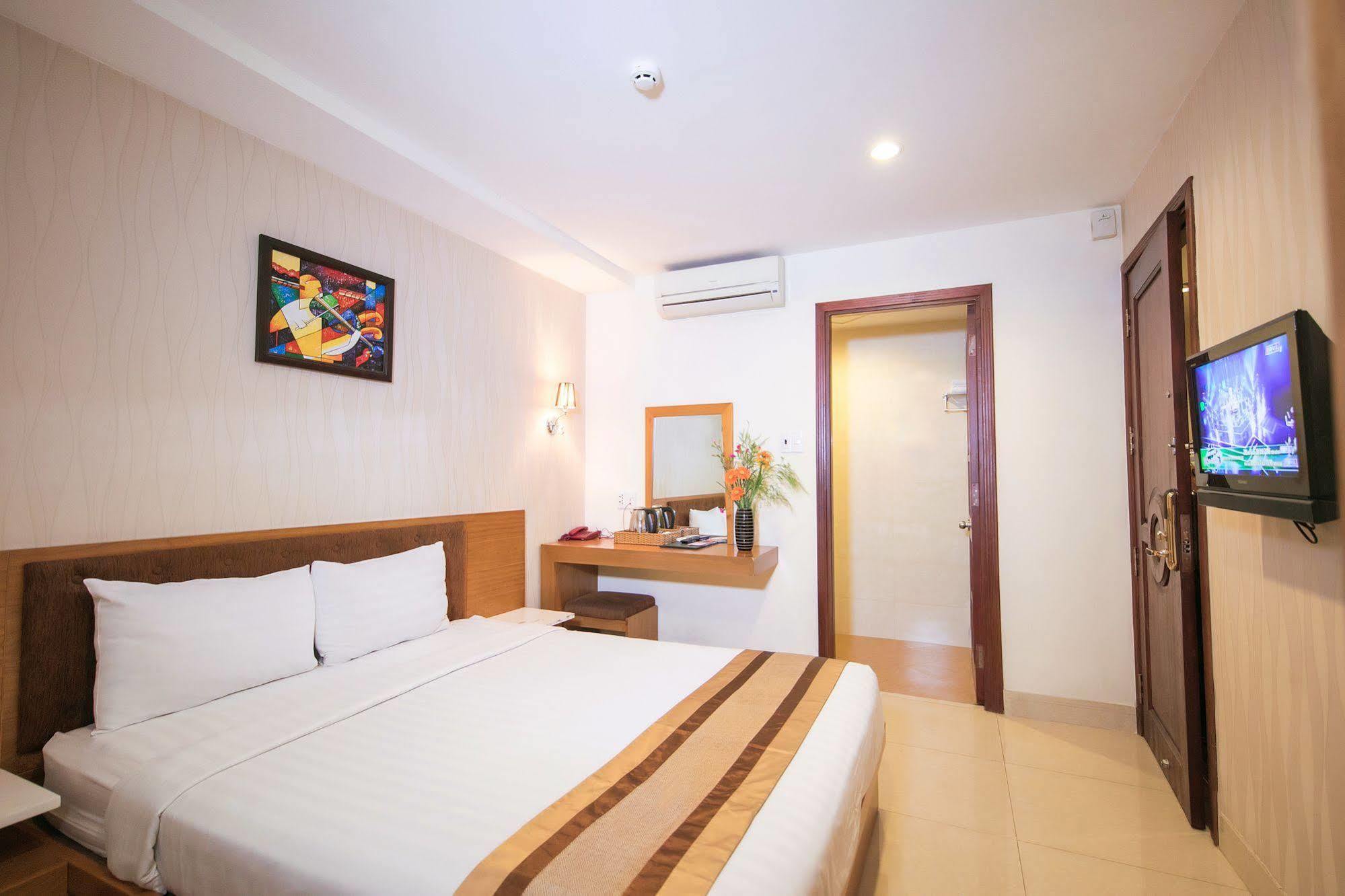Valentine Hotel Saigon - Bui Vien Street Хошимін Екстер'єр фото